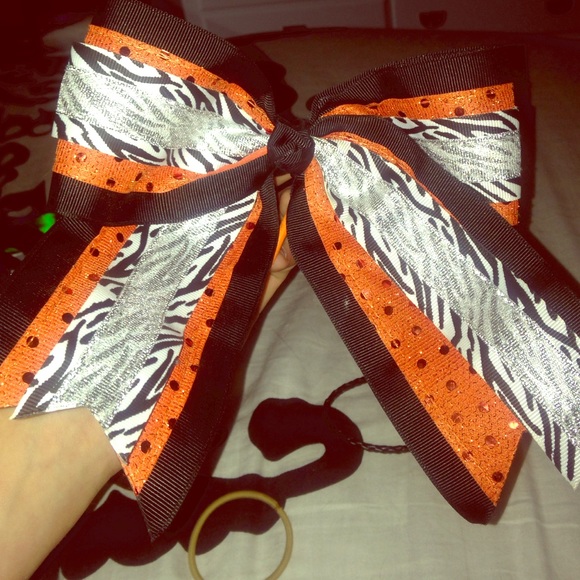 Cheer bow