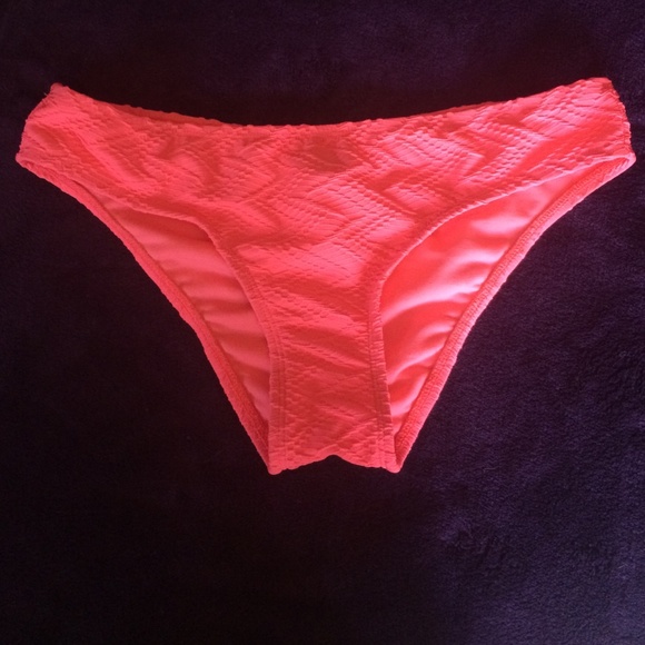 🚫SOLD🚫 F21 Pink Bikini bottoms 👙 - Picture 2 of 3