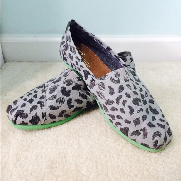 Cheetah-Pattern TOMS