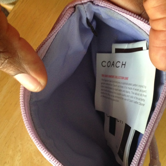 Sassy lavender authentic coach wristlet - Picture 2 of 4