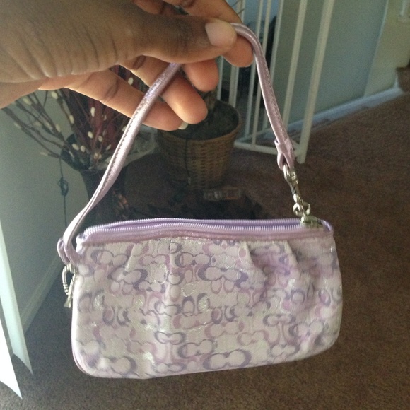 Sassy lavender authentic coach wristlet - Picture 3 of 4