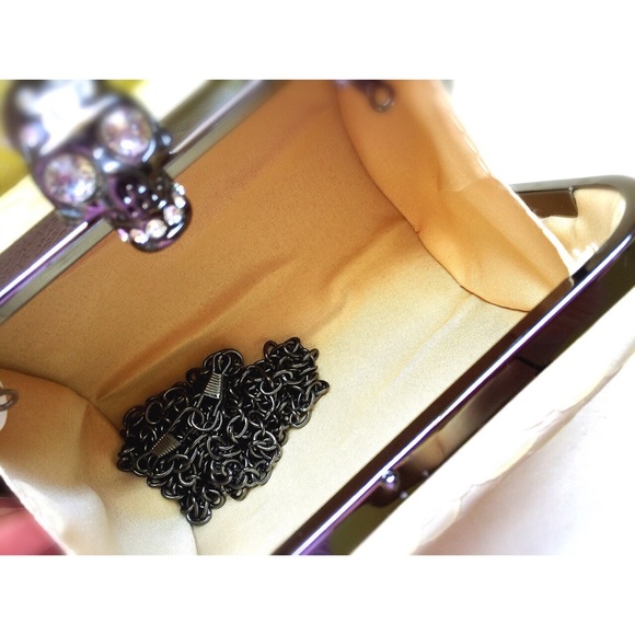 ❌SOLD❌Skull Crystal Snake Embossed Box Clutch🎈 - Picture 3 of 3
