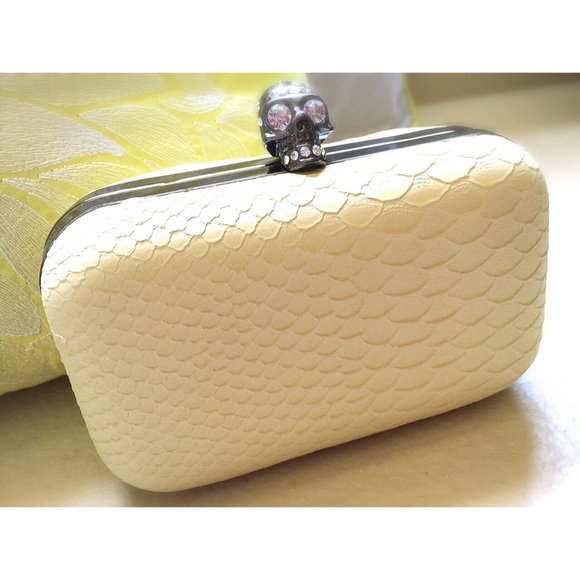 ❌SOLD❌Skull Crystal Snake Embossed Box Clutch🎈