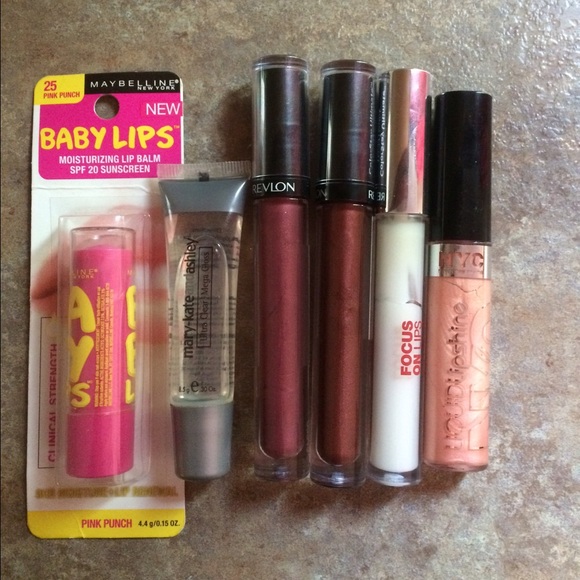 😭SOLD! 💋Lip Gloss & Lipstick Bundle💋