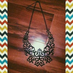 Metal Baroque Lace Necklace