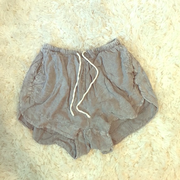 Brandy Melville Pants - Brandy Melville Eve shorts