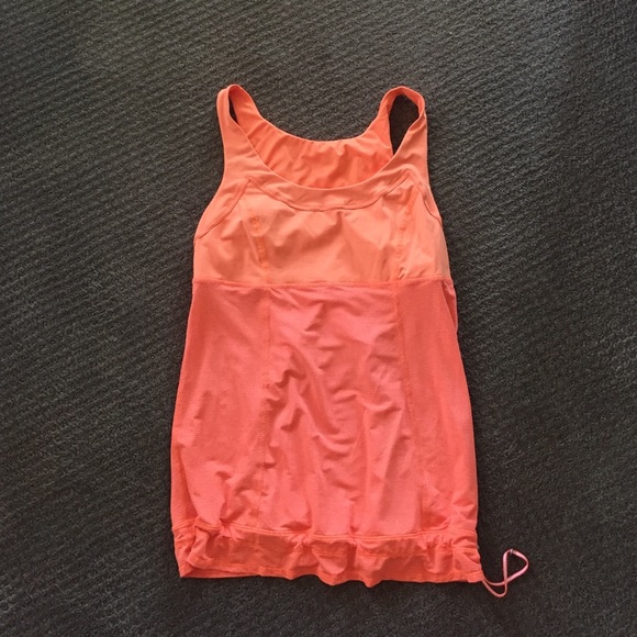 Lululemon tank.
