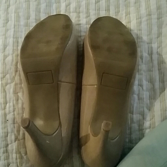 Tan heels - Picture 3 of 4