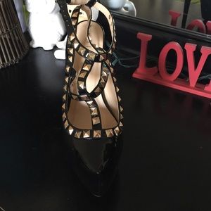 Brand new studded blck high heels super chic