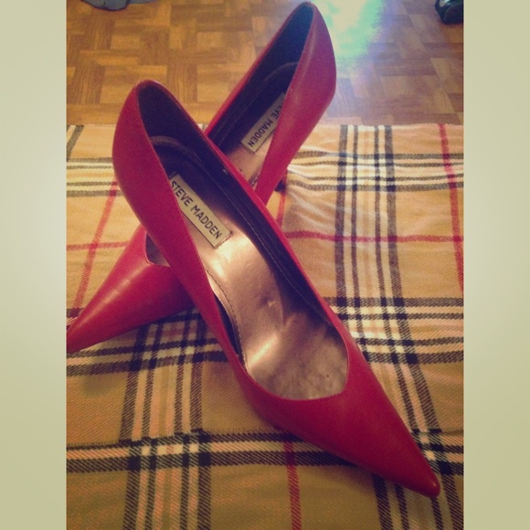Red hot Steve Madden Pumps