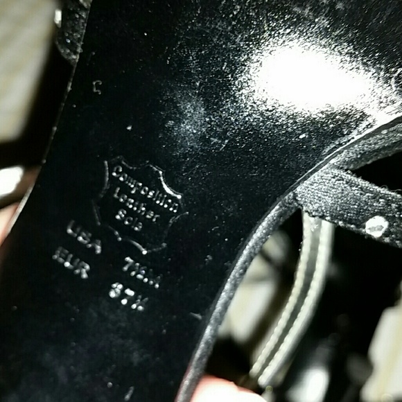 Black heels - Picture 3 of 4