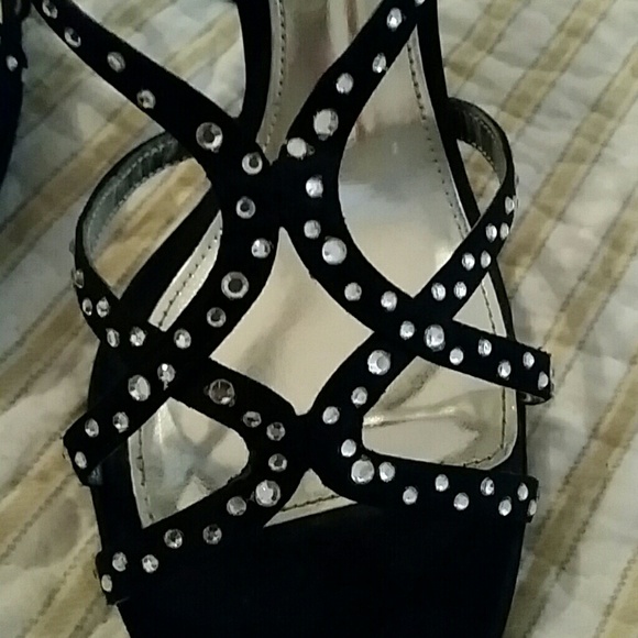 Black heels - Picture 4 of 4