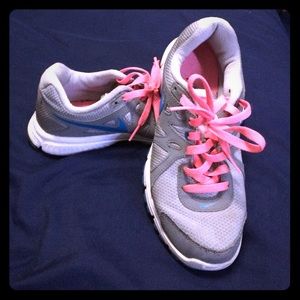Nike REVOLUTION 2