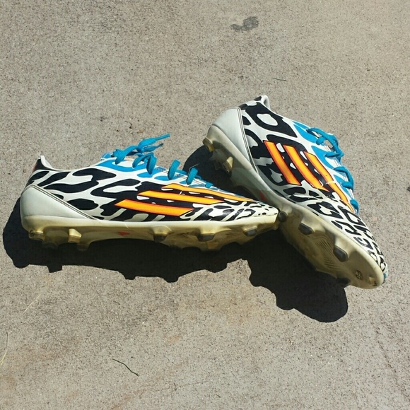 Soccer shoes