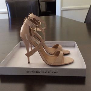 Steve Madden "Bittyy" in nude patent size 7