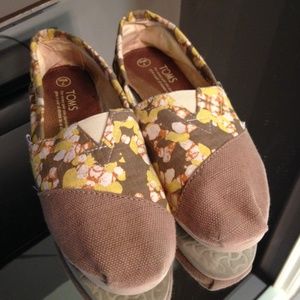Floral Toms