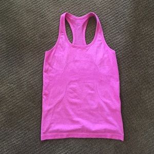 Lululemon tank.