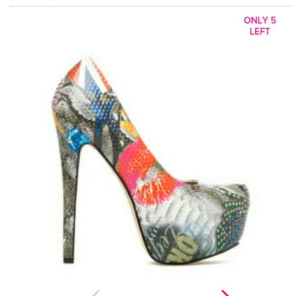 Sz 10 multi color snakeskin type heels
