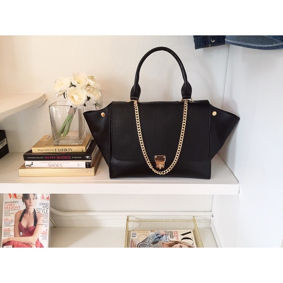 🚫sold🚫Black Trapeze Bag - Picture 2 of 3