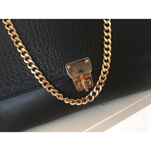 🚫sold🚫Black Trapeze Bag - Picture 3 of 3