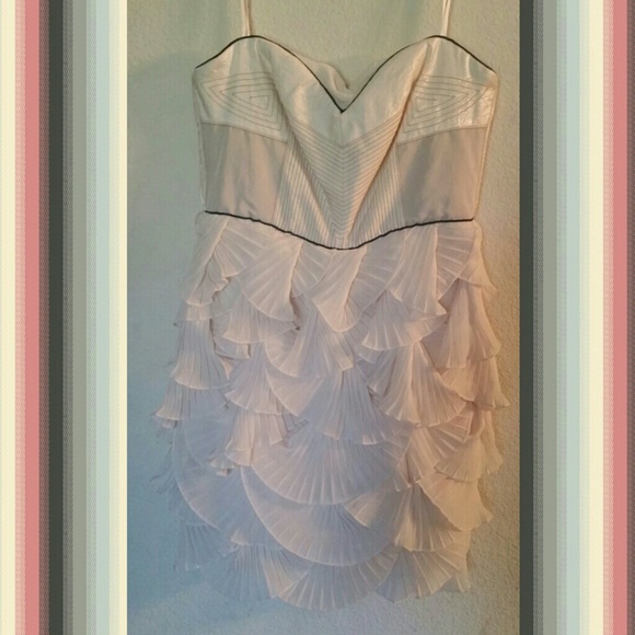 * FLASH SALE *** GORGEOUS * BCBG RUNWAY DRESS* - Picture 3 of 4