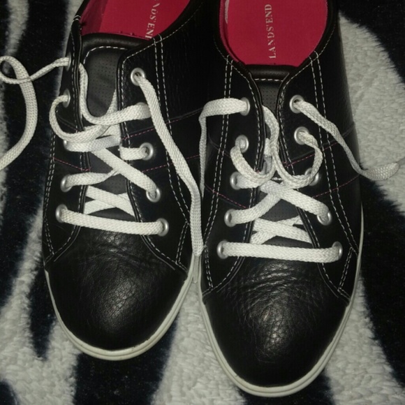 Sz 9 Woman's Lands'End sneakers