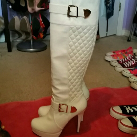 shoedazzle white booties