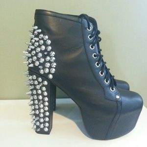 JC Lita Spikes