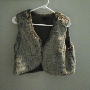 Cropped fur vest