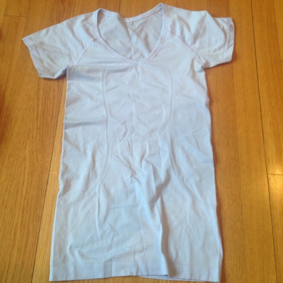 Lulu Lemon Run Shirt, light purple