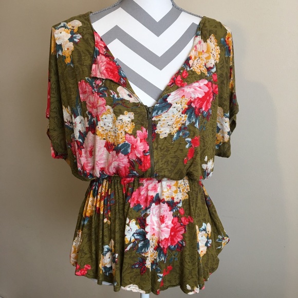 Urban Outfitters Tops - Urban Outfitters Floral Top🌸