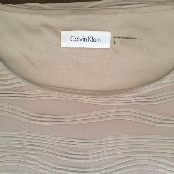 Dress shell - Picture 3 of 3