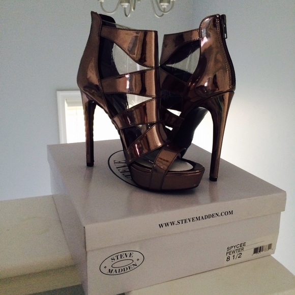 Steve Madden Spycee 8.5 Pewter NWT