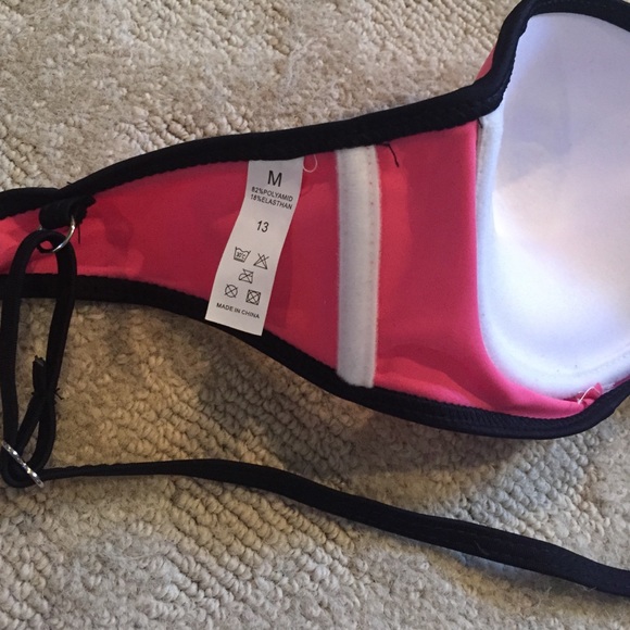 Pink triangle bikini - Picture 2 of 3