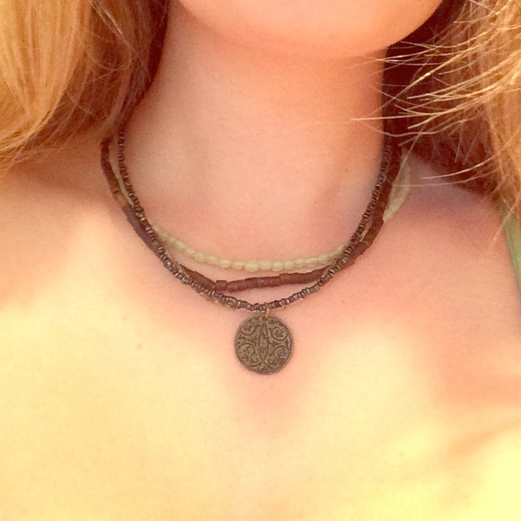 Adorable three layer short necklace