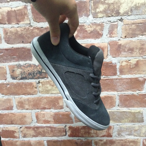 Grey Reynolds 3 skate shoes