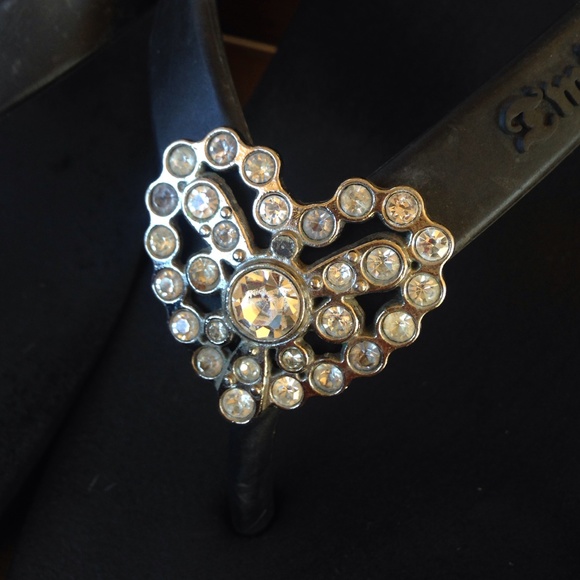 Black twisted heart wedge flip flops