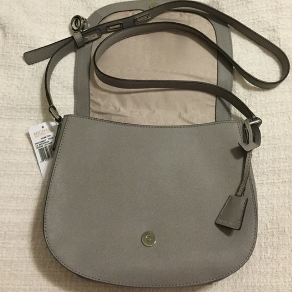🌟SOLD Michael Kors Hamilton cross body pearl gray - Picture 2 of 4
