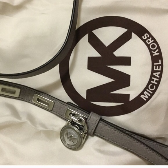 🌟SOLD Michael Kors Hamilton cross body pearl gray - Picture 3 of 4