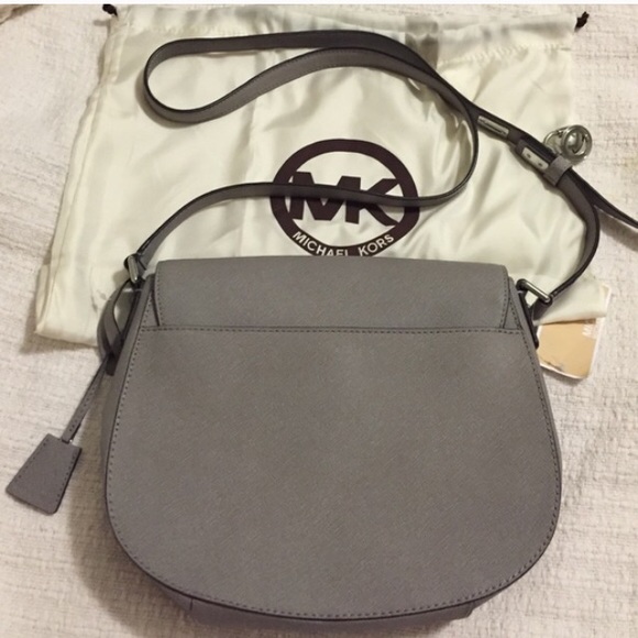 🌟SOLD Michael Kors Hamilton cross body pearl gray - Picture 4 of 4