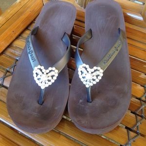 Brown twisted heart flip flops