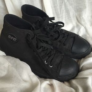 Work shoes- no slip grip