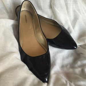 Pointy toe, black ballet flats