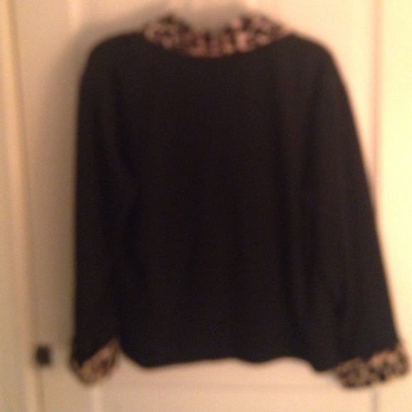 Black zip cardigan with leopard print accent - Picture 3 of 4