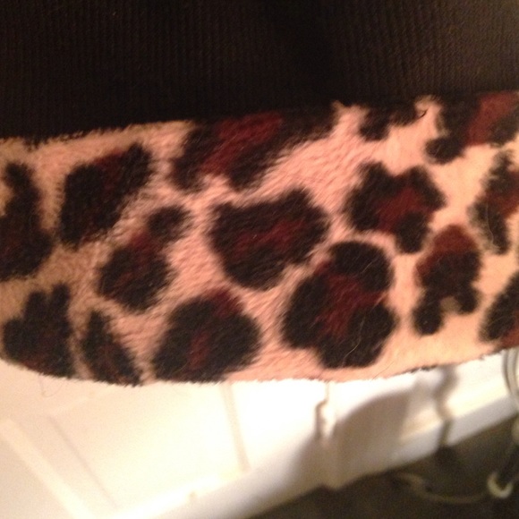 Black zip cardigan with leopard print accent - Picture 4 of 4