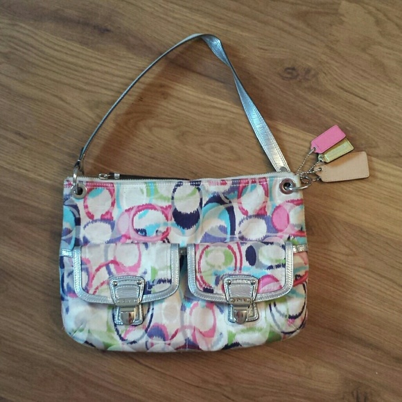 A coach bag that's perfect for the summer!