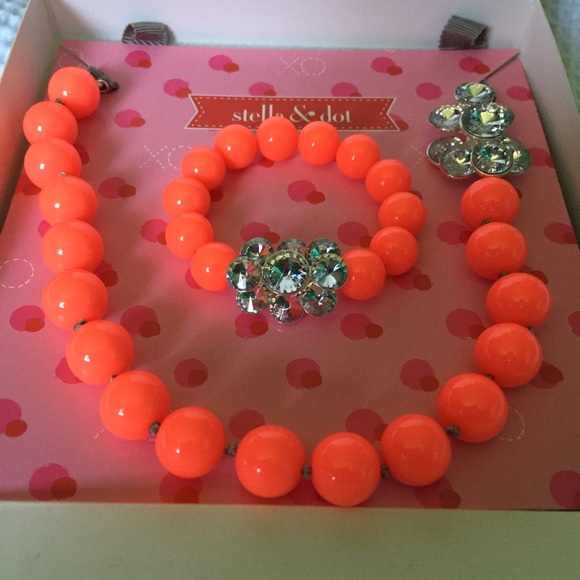 Stella and Dot Color Crush necklace & bracelet set