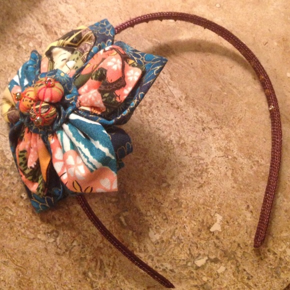Vintage style flower headband
