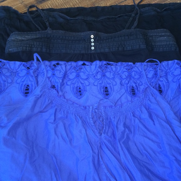 Bundle of 2 lace and embroidered Old Navy tanks - Picture 3 of 4