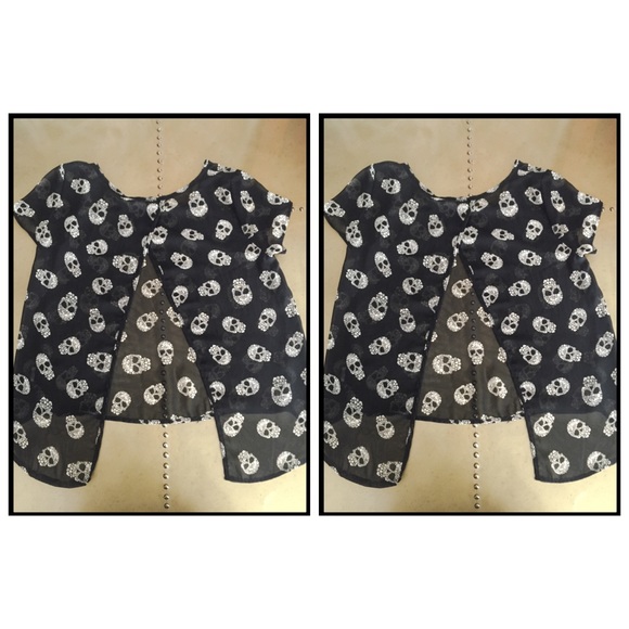 Scull patterned open back shirt